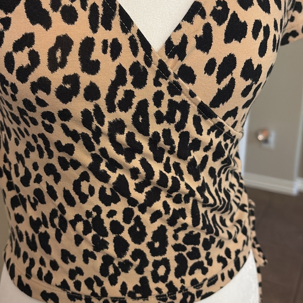 Forever 21 tan cheetah animal print wrap crop top Size S - Picture 7 of 17
